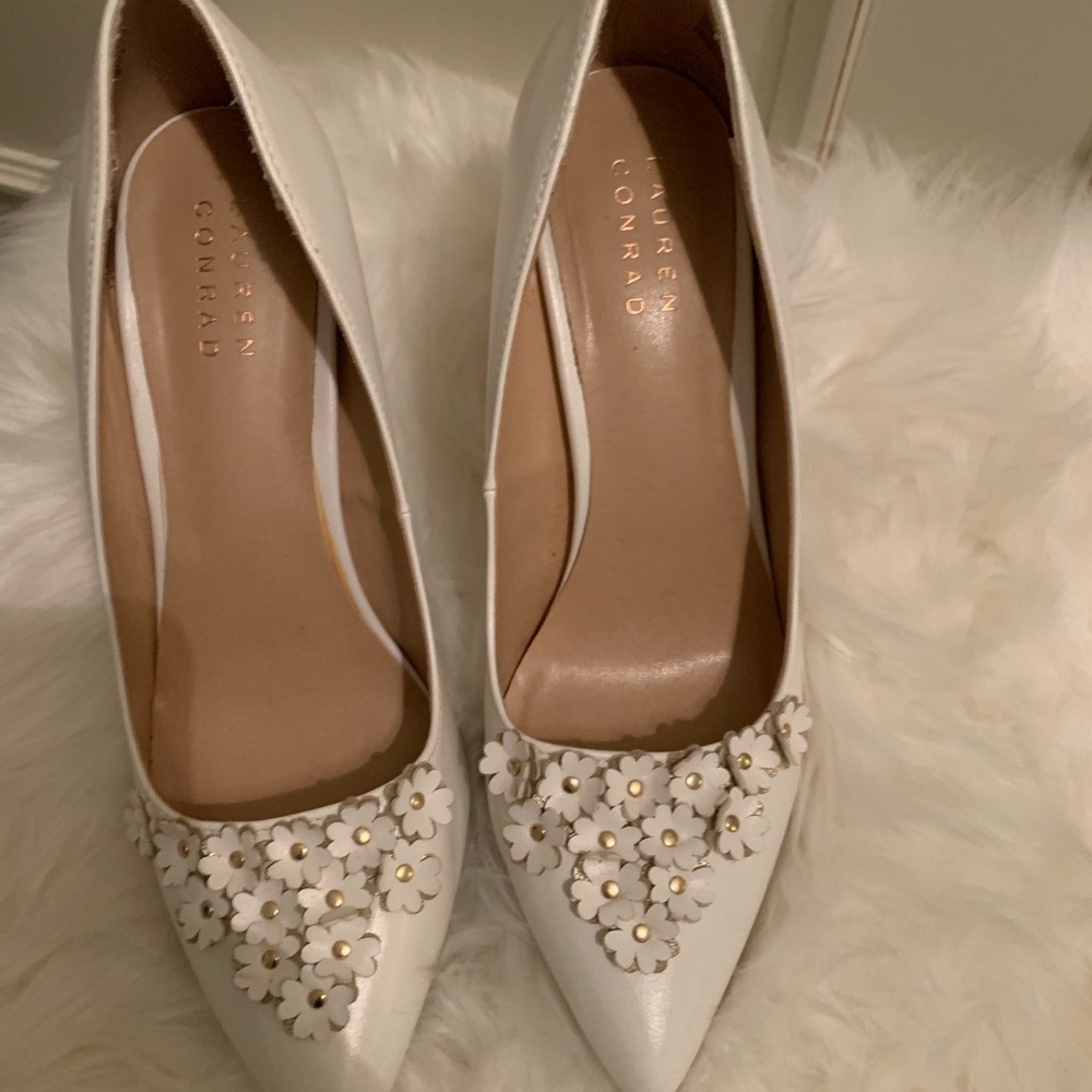 Women’s White Pump
